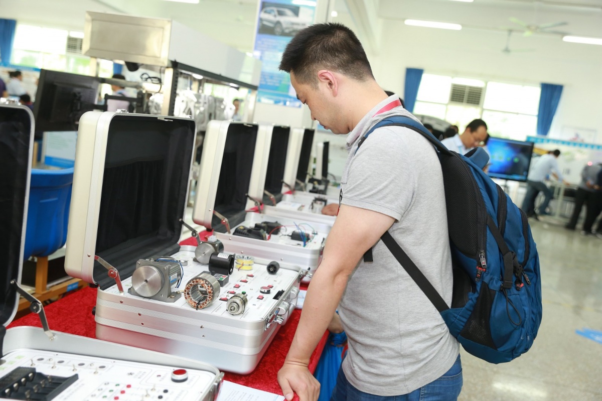 深圳風(fēng)向標教育資源股份有限公司