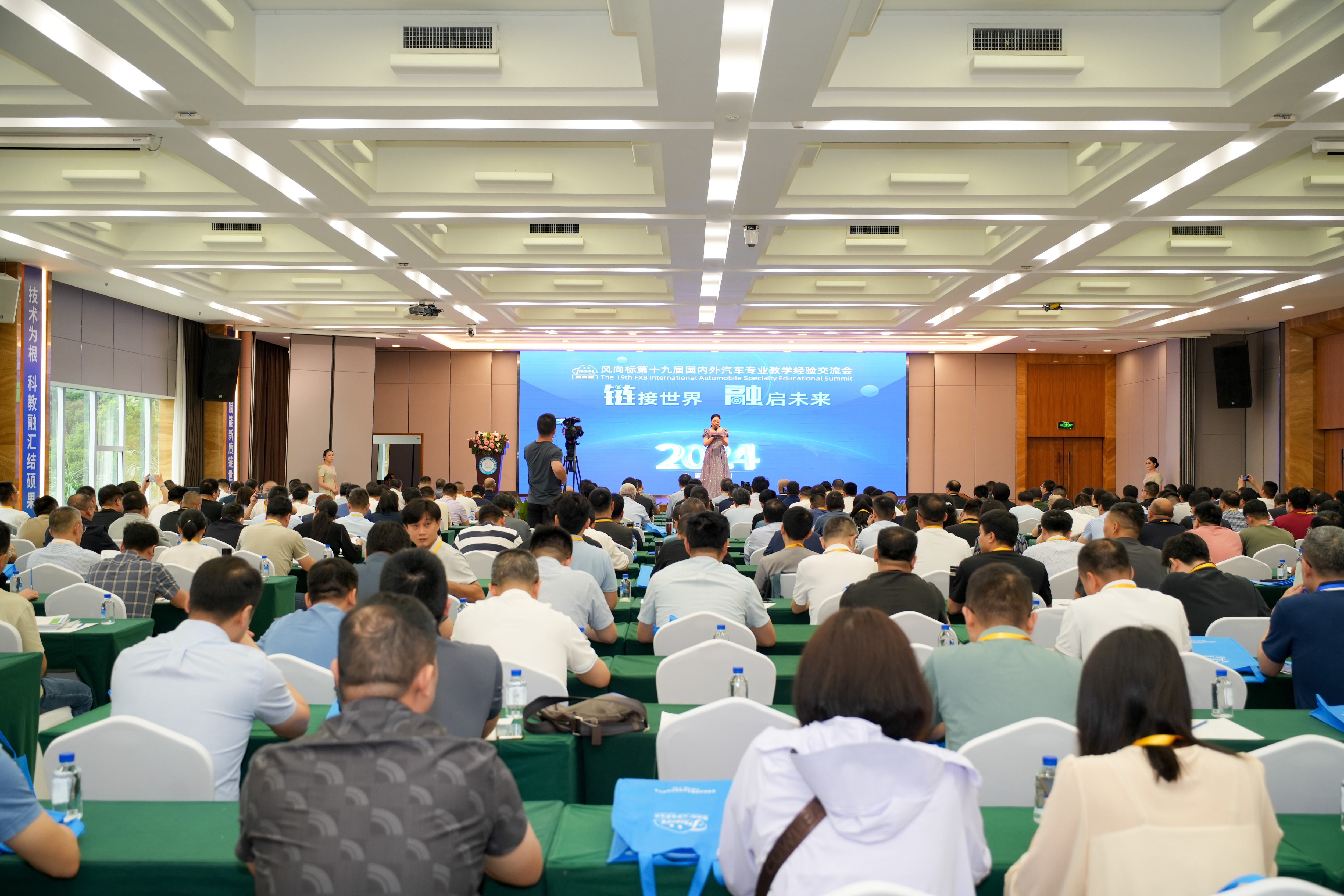 深圳風(fēng)向標(biāo)教育資源股份有限公司 深圳風(fēng)向標(biāo)教育資源股份有限公司