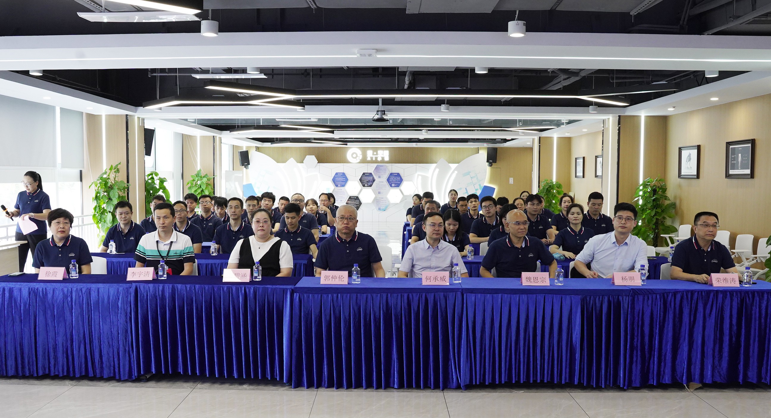 深圳風(fēng)向標(biāo)教育資源股份有限公司 深圳風(fēng)向標(biāo)教育資源股份有限公司